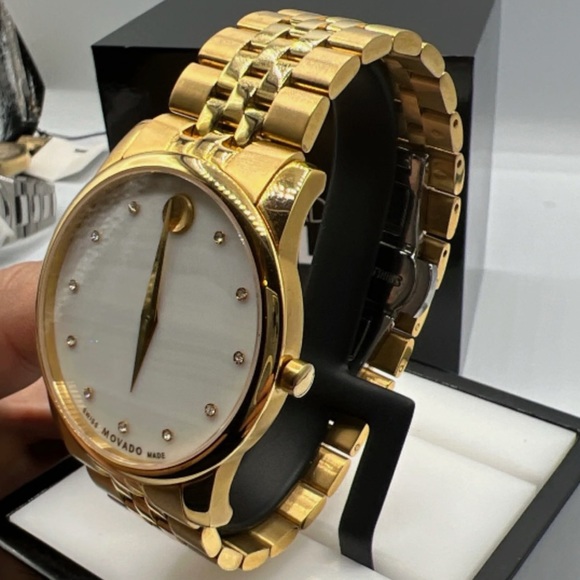 MOVADO Museum Classic Mother of Pearl Dial Gold Tone - Picture 2 of 8